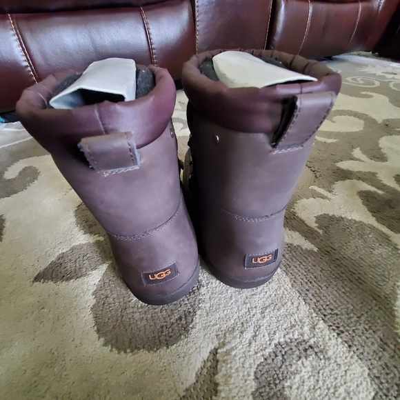 UGG thinsulate waterproof boots - Picture 8 of 9